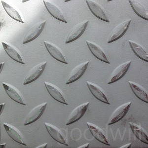 Лист нержавеющий рифленый Чечевица AISI 304 х/к 2х1250х2500 в Самаре